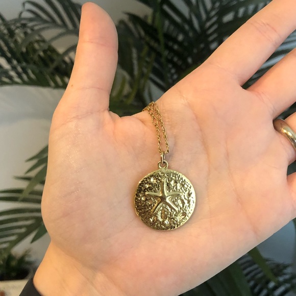 🍒J. Crew Gold Starfish Pendant Necklace - Picture 1 of 3